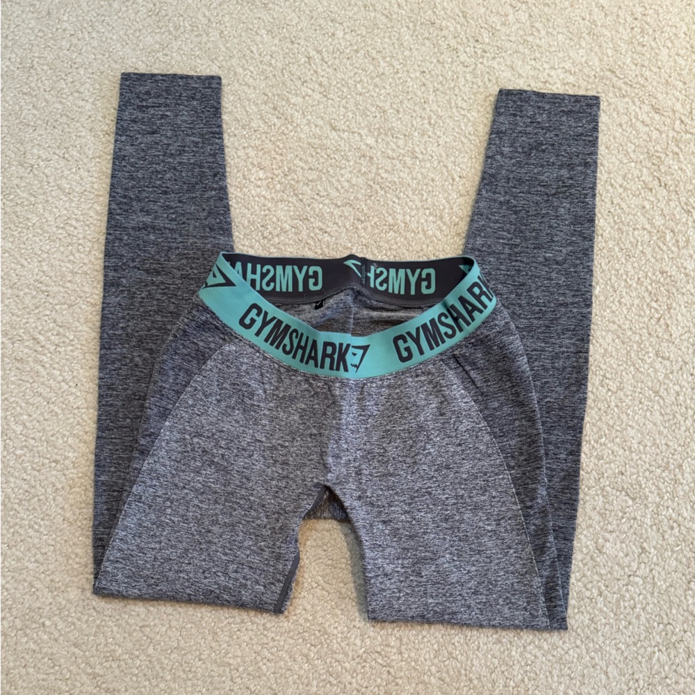 Gym shark leggings. Size M
